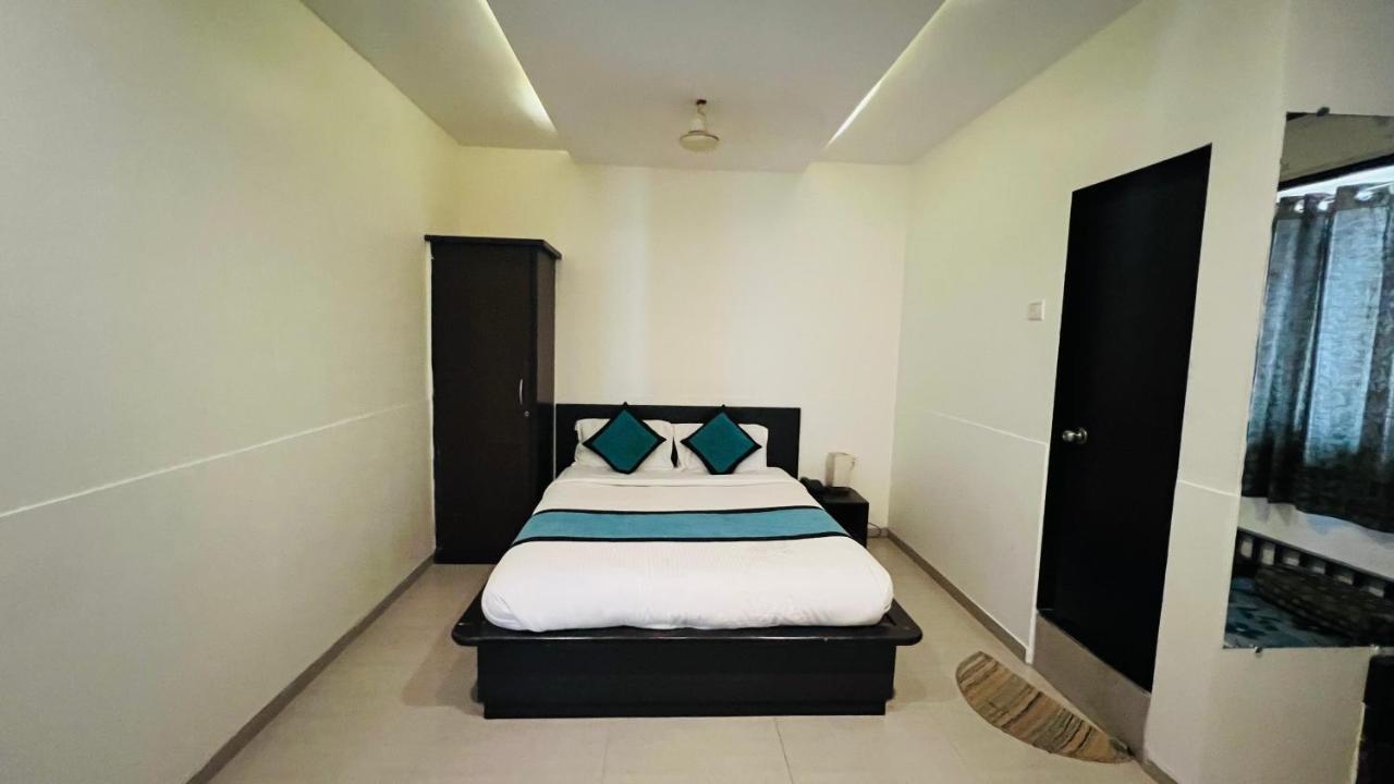 Farm House Residency Vasai Buitenkant foto