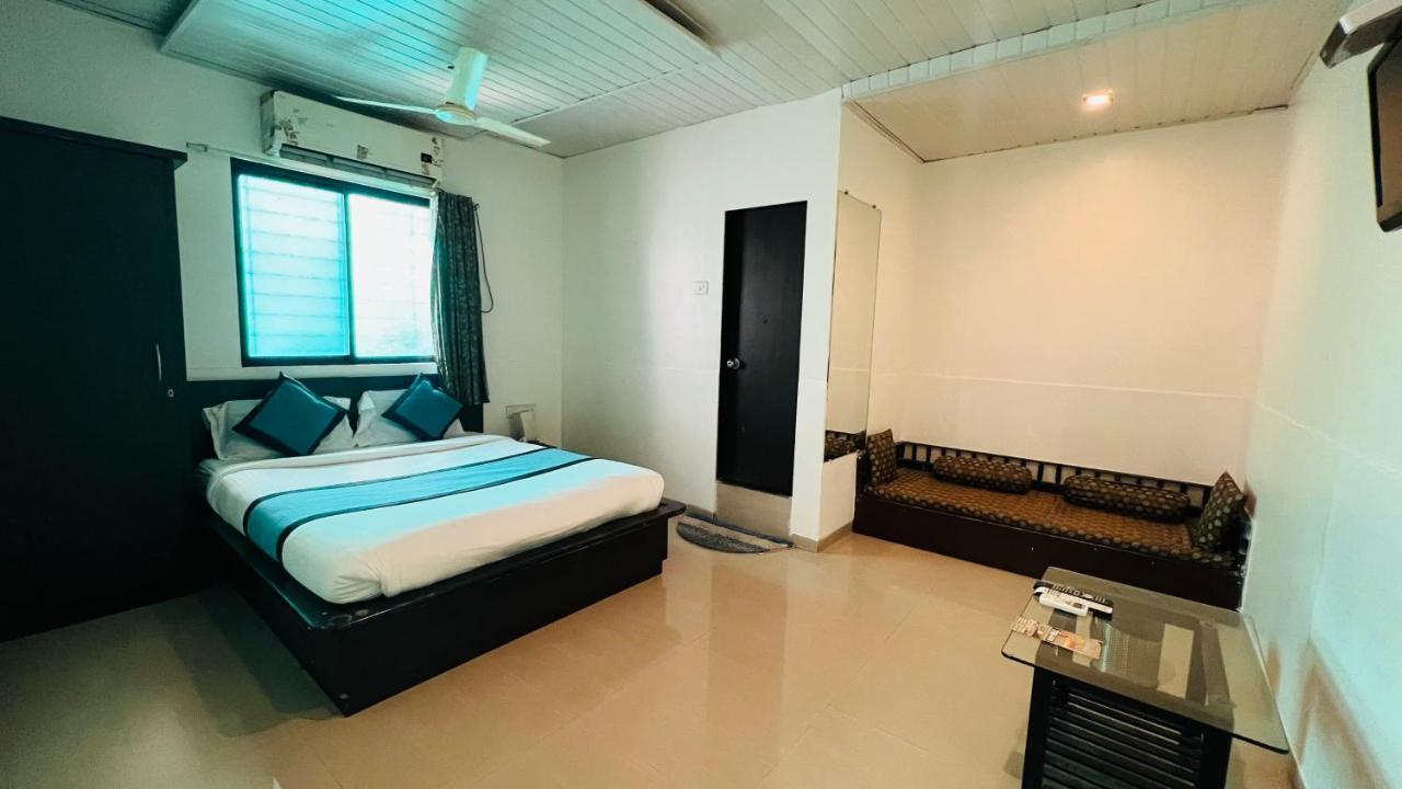 Farm House Residency Vasai Buitenkant foto